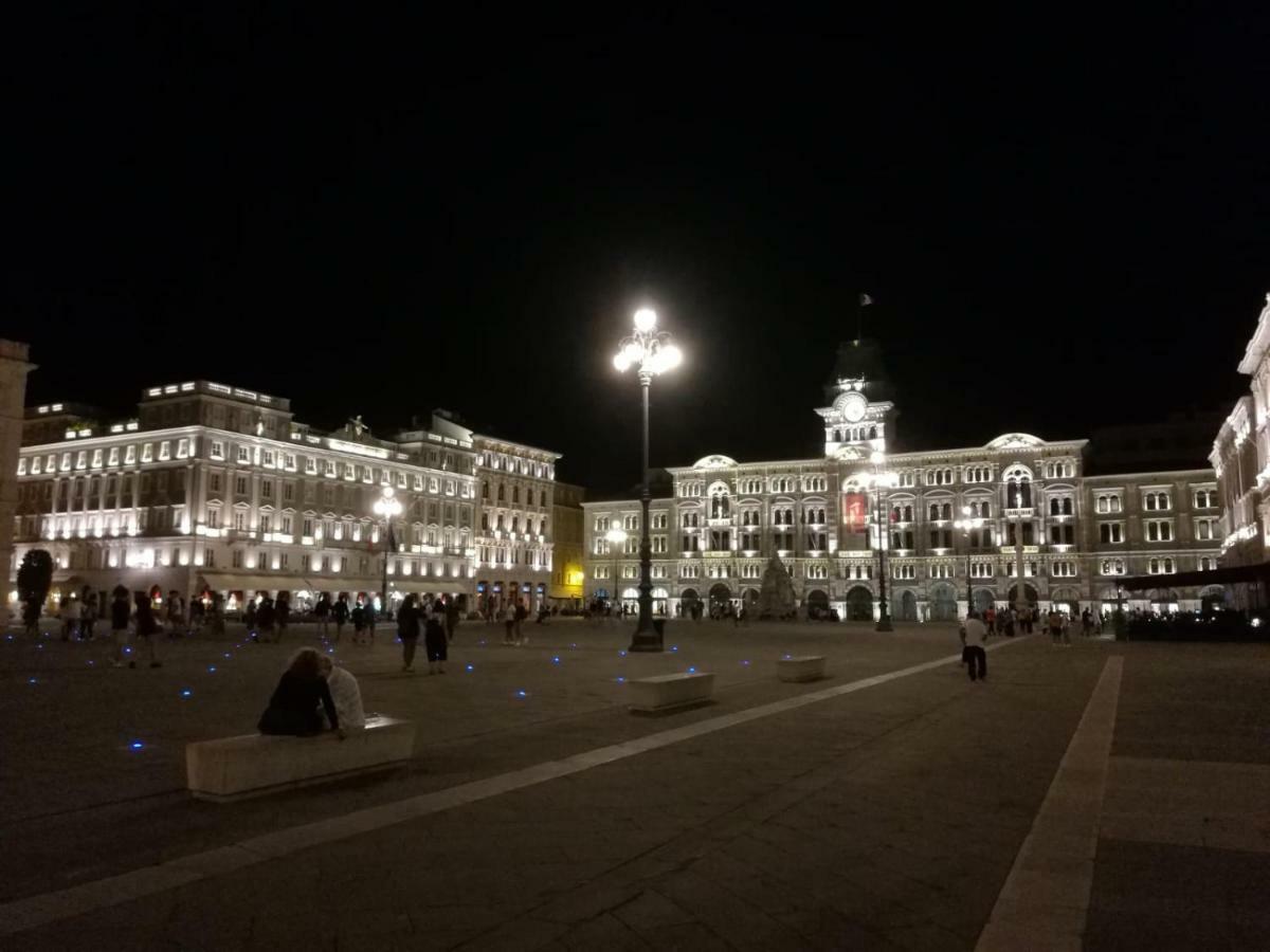 Casa Vacanze Penelope In Centro Storico Trieste Extérieur photo