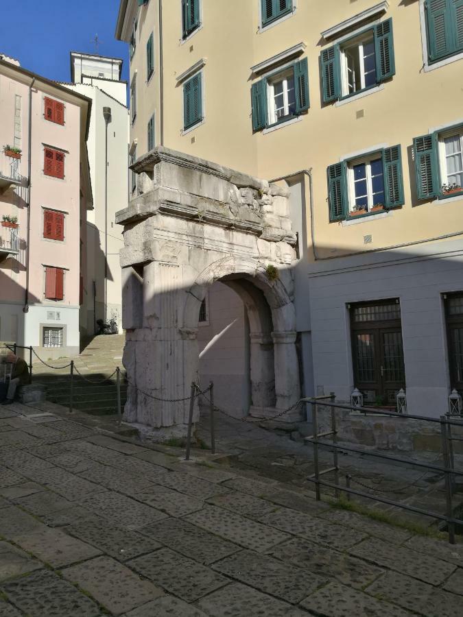 Casa Vacanze Penelope In Centro Storico Trieste Extérieur photo